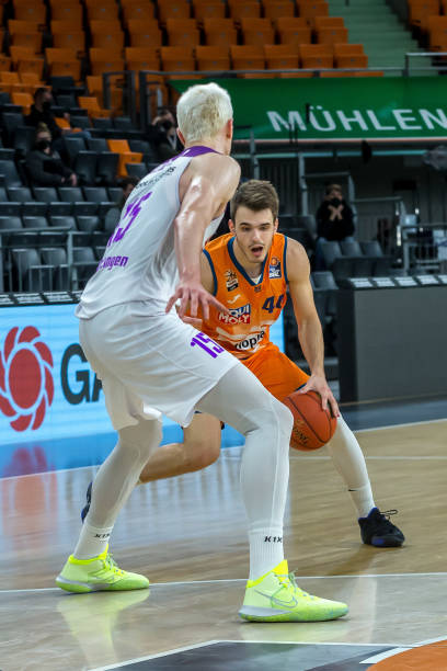 纳的这场较 纳的这场较