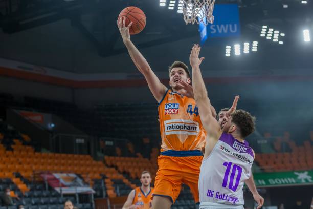 守中遭到对 守中遭到对